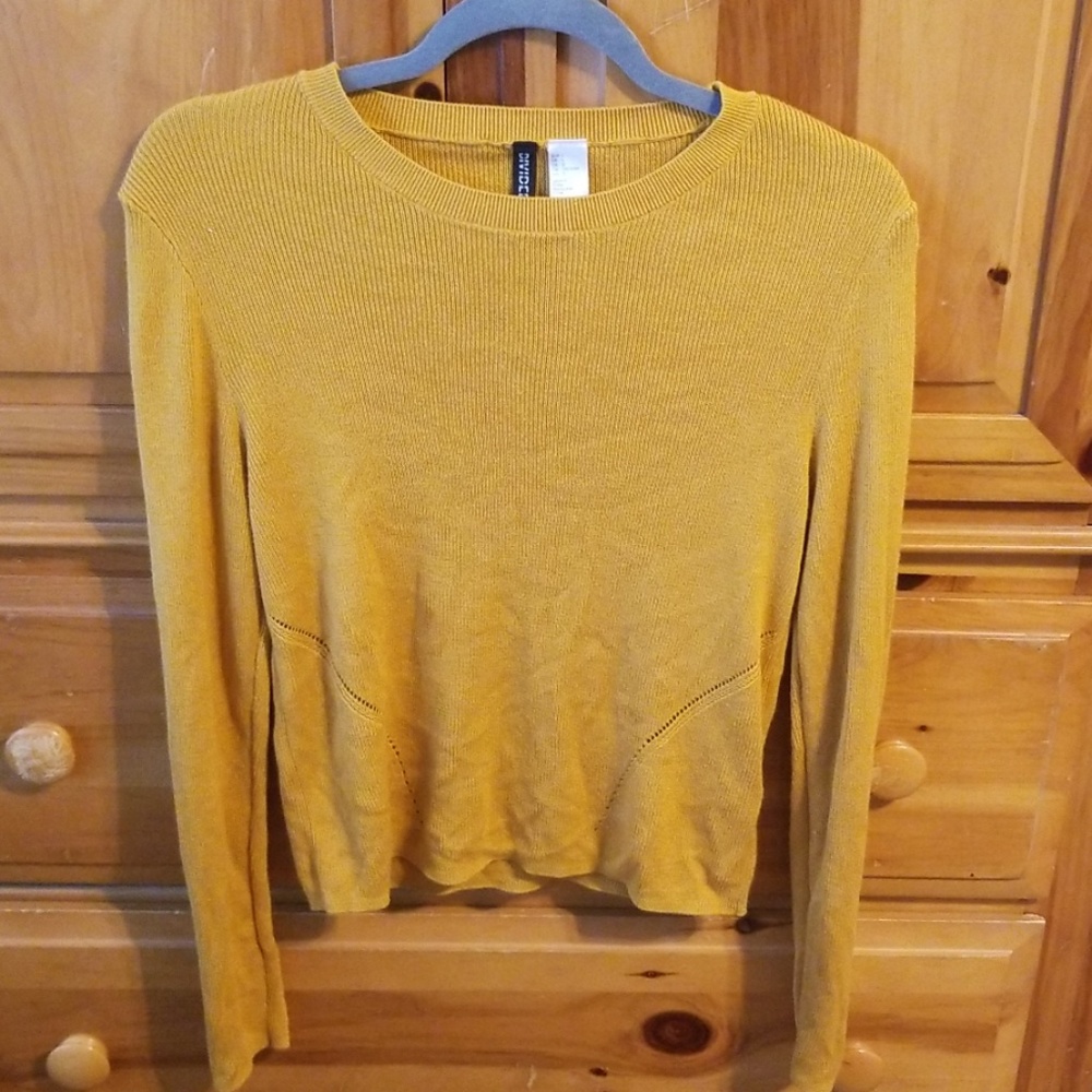 Mustard yellow sweater